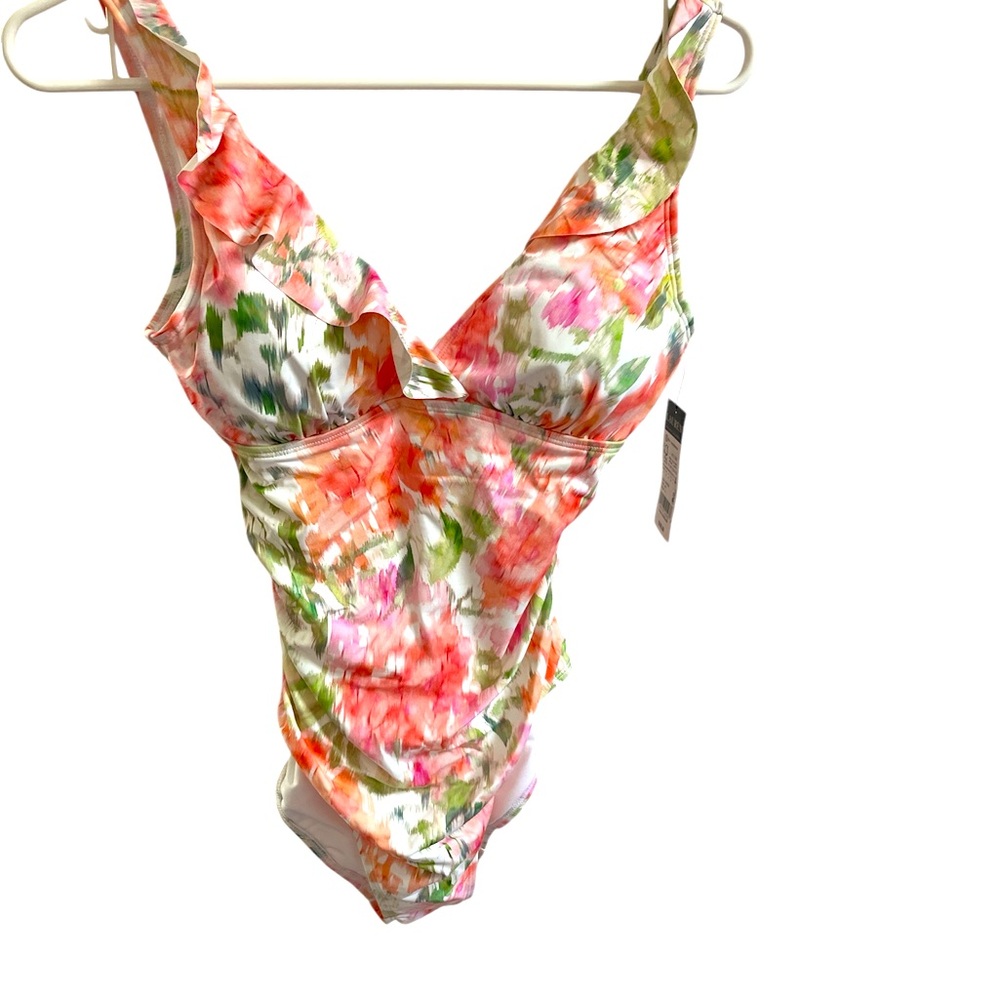 Floral women’s Swimwear
Lauren Ralph Lauren 
Full coverage bottom
Removable pads